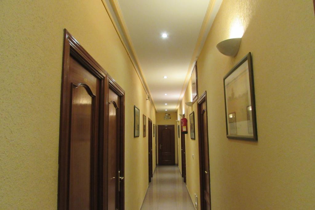 Hostal Prim Мадрид Екстериор снимка