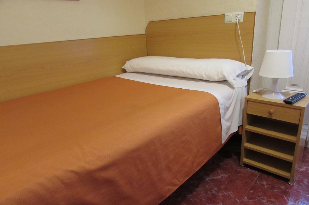 Hostal Prim Мадрид Екстериор снимка
