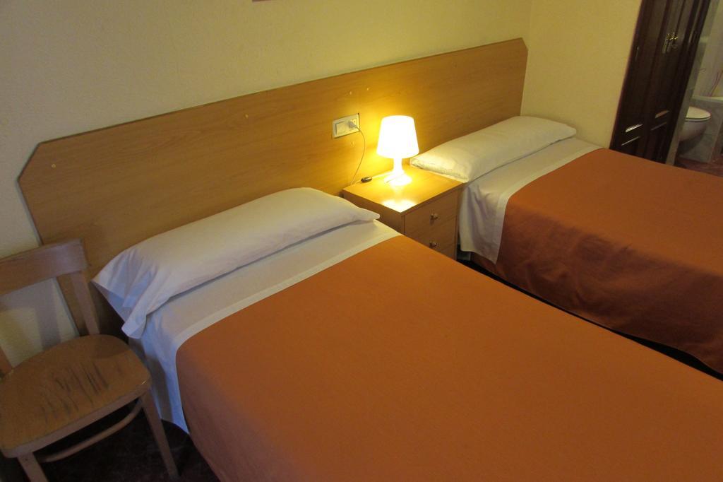 Hostal Prim Мадрид Екстериор снимка