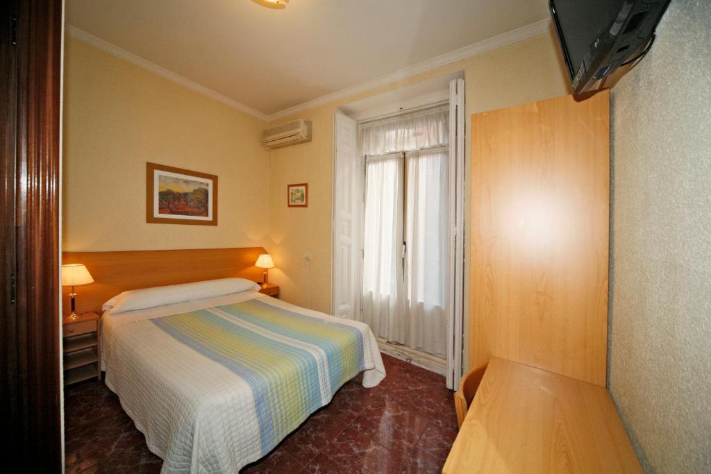 Hostal Prim Мадрид Екстериор снимка